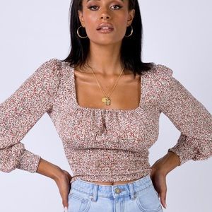 Princess Poly long sleeve blouse!🤍